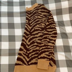 CY Fashion Sweater Size Medium boutique brand